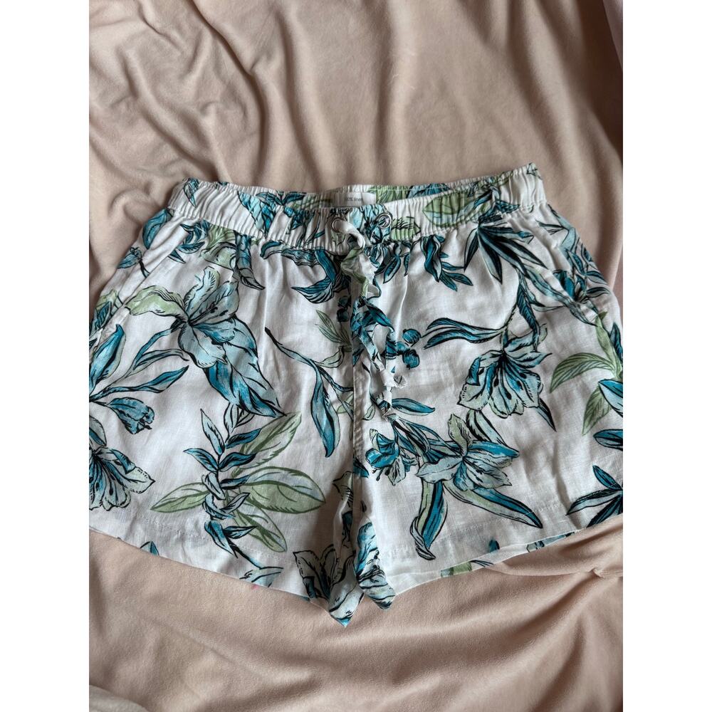 New without tags C&C California Floral Linen small Shorts